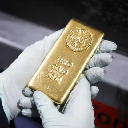 أسعار الذهب تواصل التراجع.. والفضة تشهد تقلبات حادة