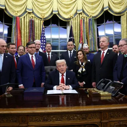 ترمب يوقع حزمة التمويل المؤقتة وينهي أطول إغلاق حكومي في تاريخ الولايات المتحدة