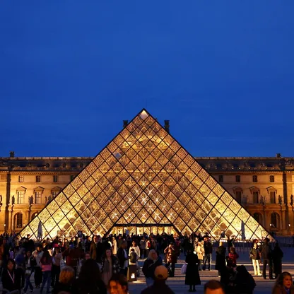 الكوارث تلاحق متحف اللوفر.. تسرّب المياه يتلف مئات الكتب المصرية القديمة