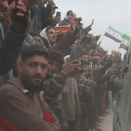 الجيش السوري يدخل شرق حلب.. ويعلن غرب الفرات منطقة عسكرية بعد اشتباكات مع الأكراد