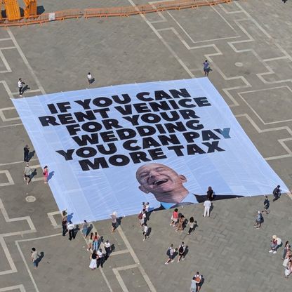 Greenpeace تنضم للاحتجاجات على حفل زفاف الملياردير جيف بيزوس في فينيسيا