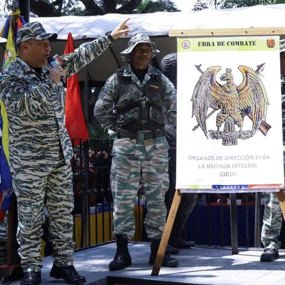 تحسباً لهجوم أميركي.. الجيش الفنزويلي يستعد لحرب عصابات