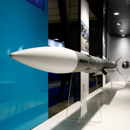 بريطانيا تستعد لدمج صاروخ "النيزك" في الطائرة الشبحية F-35B