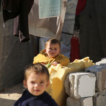 "الأونروا": أطفال غزة يتجمدون حتى الموت بسبب البرد القارس