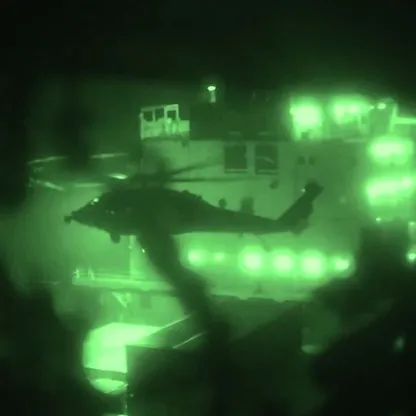 الجيش الأميركي ينشر فيديو لعملية إنزال المارينز على سفينة إيرانية في خليج عمان