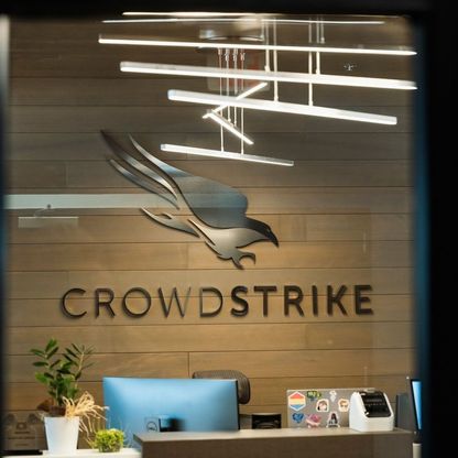 العطل التقني.. CrowdStrike تعترف بخطأ في مراقبة الجودة