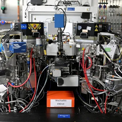 اتفاق أميركي صيني يعيد شحنات رقائق "نيكسبريا" وينقذ صناعة السيارات