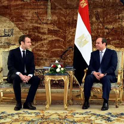 ماكرون والسيسي يبحثان وقف النار في غزة.. وقمة ثلاثية مرتقبة مع الأردن