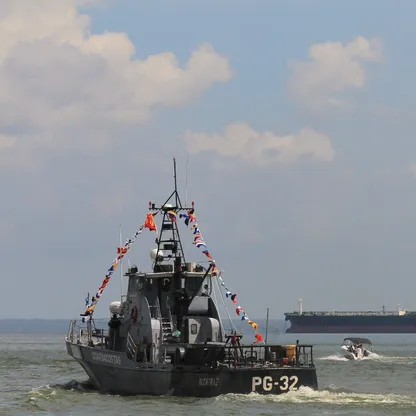 واشنطن ترسل سفناً حربية قرب سواحل فنزويلا.. وكراكاس: استفزاز عسكري