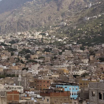 محافظ تعز يتهم الحوثيين بالتسبب في مجاعة مع استنفاد الغذاء وتعطل الإمدادات