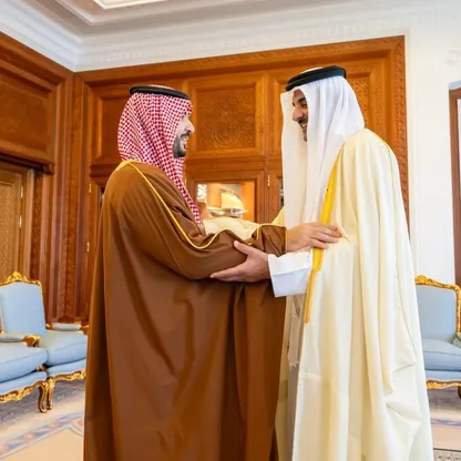 أمير قطر ووزير الدفاع السعودي يبحثان تطورات الأوضاع الإقليمية