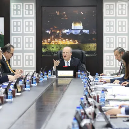 رئيس الوزراء الفلسطيني: استعدادات لتنسيق جهود الإغاثة في غزة والتحضير لمؤتمر الإعمار