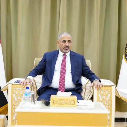 الزبيدي يطالب باستفتاء على "تقرير المصير" جنوب اليمن.. ويلوّح بإعلان انفصال فوري