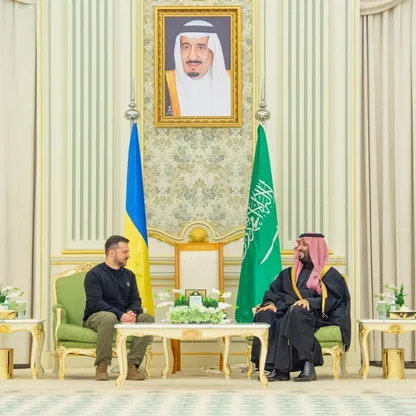 ولي العهد السعودي يبحث مع زيلينسكي تطورات الأزمة "الأوكرانية- الروسية"