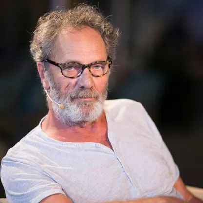 وفاة الممثل والمخرج الفلسطيني محمد بكري عن 72 عاماً