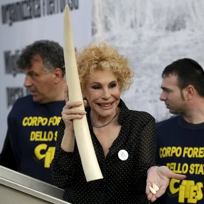 وفاة المغنية الإيطالية أورنيلا فانوني عن 91 عاماً