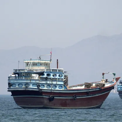 حرب إيران مباشر | واشنطن تدرس خيارات عسكرية.. وطهران تتعهد بالرد على أي هجوم "ولو كان محدوداً"