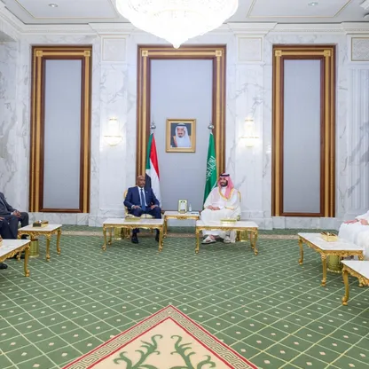 ولي العهد السعودي يبحث مع البرهان مستجدات الأوضاع في السودان