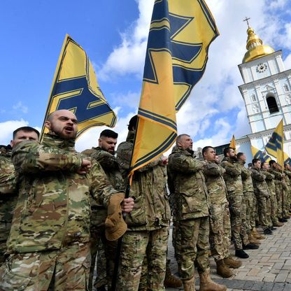 واشنطن ترفع الحظر عن "كتيبة آزوف" الأوكرانية تمهيداً لتسليحها