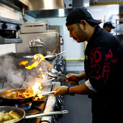 Aiman طاه يعمل بالذكاء الاصطناعي في أحد مطاعم دبي