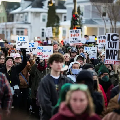 مينيسوتا تضع الحرس الوطني في حالة تأهب بعد سقوط امرأة برصاص إدارة الهجرة