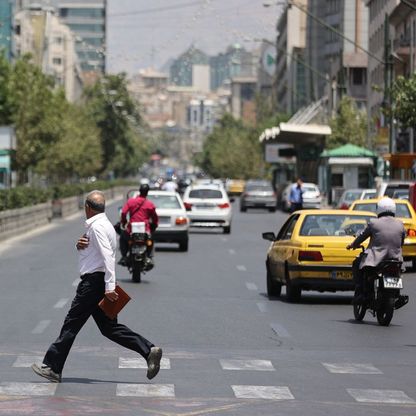 طوارئ في البحرين والكويت عقب الضربات الأميركية على إيران.. ودول الجوار: لا تأثيرات نووية