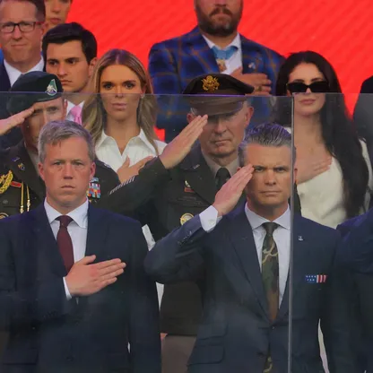 تقرير: هيجسيث يستبعد وزير الجيش من محادثات أوكرانيا "خشية صعود نجمه"