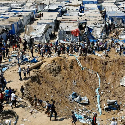 غارات إسرائيلية تقتل 4 فلسطينيين وتدمر مستودعي أدوية في غزة