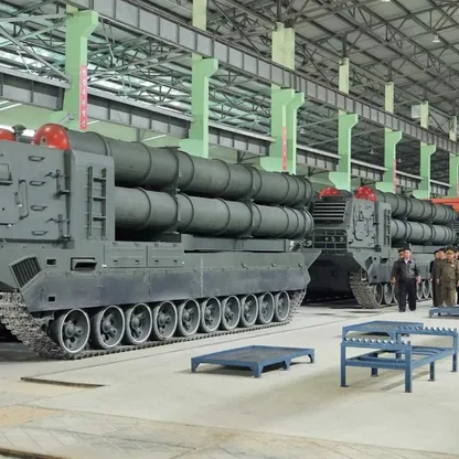 كوريا الشمالية تبدأ الإنتاج الضخم لصواريخ KN-25 بعيدة المدى
