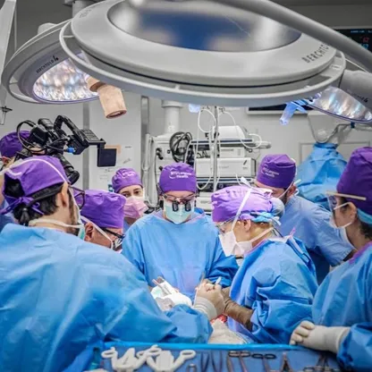 جراحون يعلنون إجراء أول عملية زرع "عين كاملة" في العالم