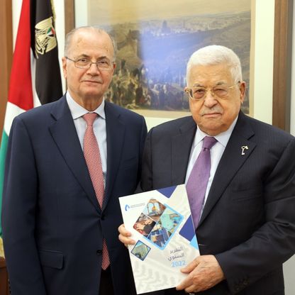 عباس يكلف مستشاره الاقتصادي محمد مصطفى بتشكيل حكومة فلسطينية جديدة