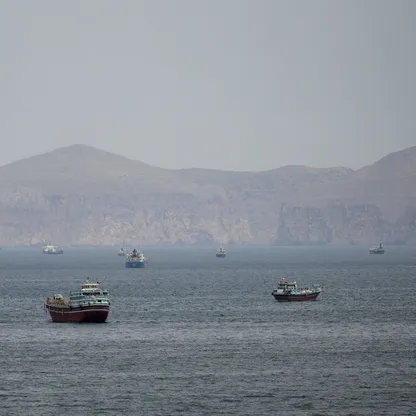 ناقلة عملاقة خاضعة لعقوبات أميركية تحمل نفطاً إيرانياً تحاول عبور مضيق هرمز