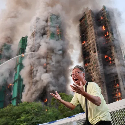 شاهد.. حريق ضخم يلتهم أبراجاً سكنية في هونج كونج