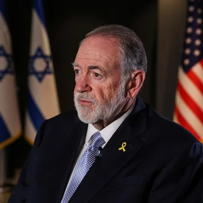 "خرج عن السيطرة".. أنصار "ماجا" ينتقدون هاكابي عقب لقائه بجاسوس مدان