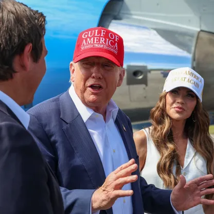 "العدل" الأميركية: وزيرة وراء قرار ترحيل أعضاء عصابة فنزويلية إلى السلفادور