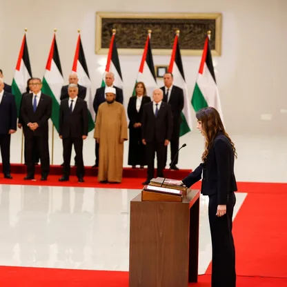 الحكومة الفلسطينية الجديدة تؤدي اليمين الدستورية أمام عباس