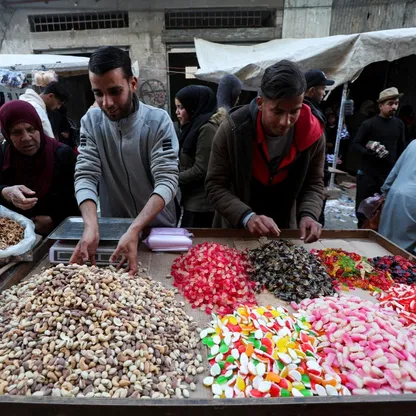 بالصور.. قطاع غزة يستعد لاستقبال شهر رمضان
