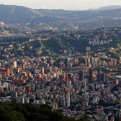 منشآت نفطية ووحدات عسكرية.. ما هي الأهداف الأميركية المحتملة في فنزويلا؟