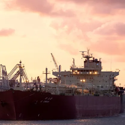 إدارة ترمب تتجه لتعليق "قانون جونز" مؤقتاً لكبح ارتفاع سعر النفط