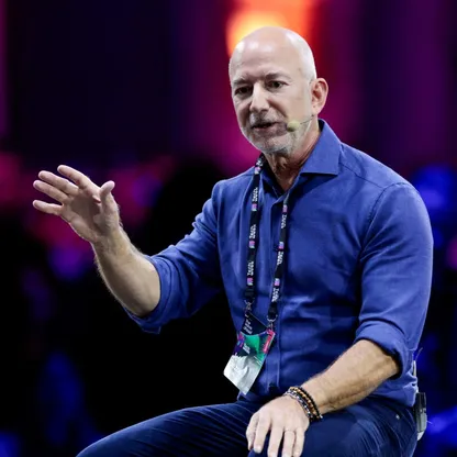 بيزوس: طفرة الإنفاق على الذكاء الاصطناعي "فقاعة ستؤتي ثمارها"