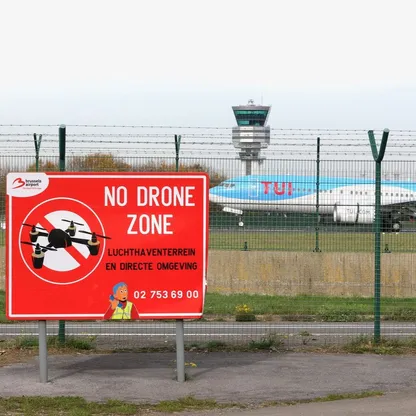 بلجيكا.. مسيرات تغلق مطاراً وتتسبب في تحويل مسار رحلات مؤقتاً