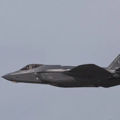 منافسة جوية بين مقاتلات شبحية.. F-35 الأميركية أمام Su-57E الروسية في معرض دبي للطيران