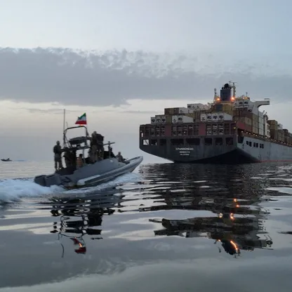 تقارير: إيران تستولي على "مستودع أسلحة عائم" قرب مضيق هرمز