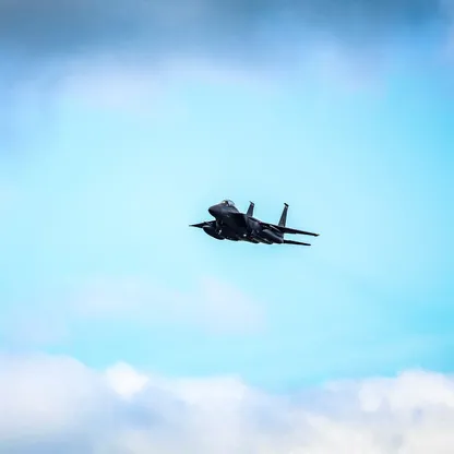 تقارير: إسقاط مقاتلة أميركية في إيران.. وعمليات بحث واسعة عن طاقمها