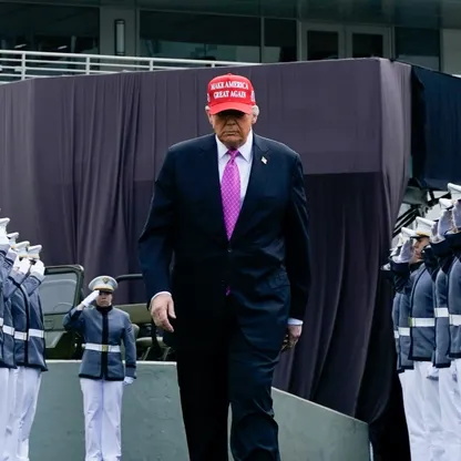 ترمب في خطاب تخرج طلاب أكاديمية عسكرية: أنا مَن أعاد بناء أعظم جيش في العالم