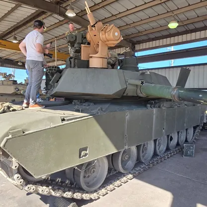 لمواجهة المسيّرات.. أميركا تختبر Bullfrog على دبابة Abrams ومركبة Bradley