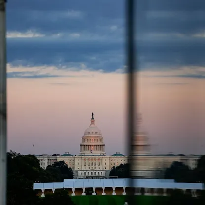 الإغلاق الحكومي في أميركا.. تباطؤ حركة الطيران وتحركات لوقف الإعانات الغذائية