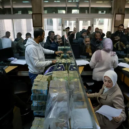 ترمب يوقع أمراً تنفيذياً بإنهاء عقوبات سوريا.. ودمشق: يفتح أبواب إعادة الإعمار