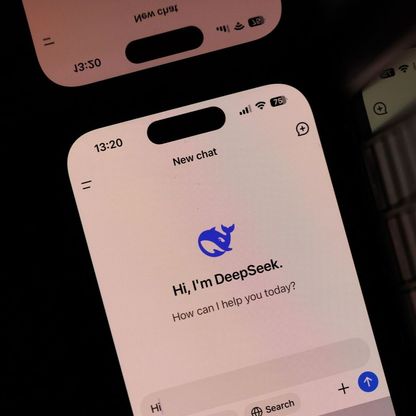 تطبيق DeepSeek الصيني.. وافد جديد يُرعب قطاع الذكاء الاصطناعي