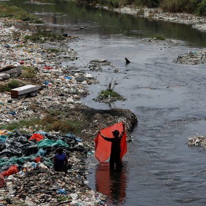 دراسة: البلاستيك يُلوث "جميع أنواع الأحياء المائية" بمصبات الأنهار